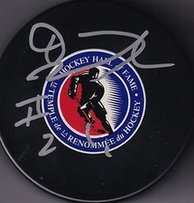 JSA DOUG WILSON #24 SIGNED REAL HOCKEY HALL OF FAME LOGO PUCK KK38602
