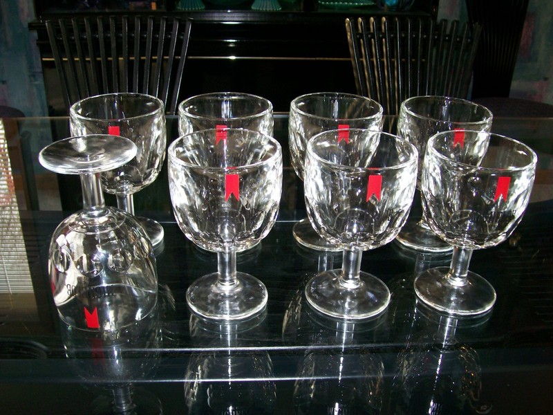 MICHELOB BEER MUGS, THUMBPRINT, STEMMED (8 TOTAL)