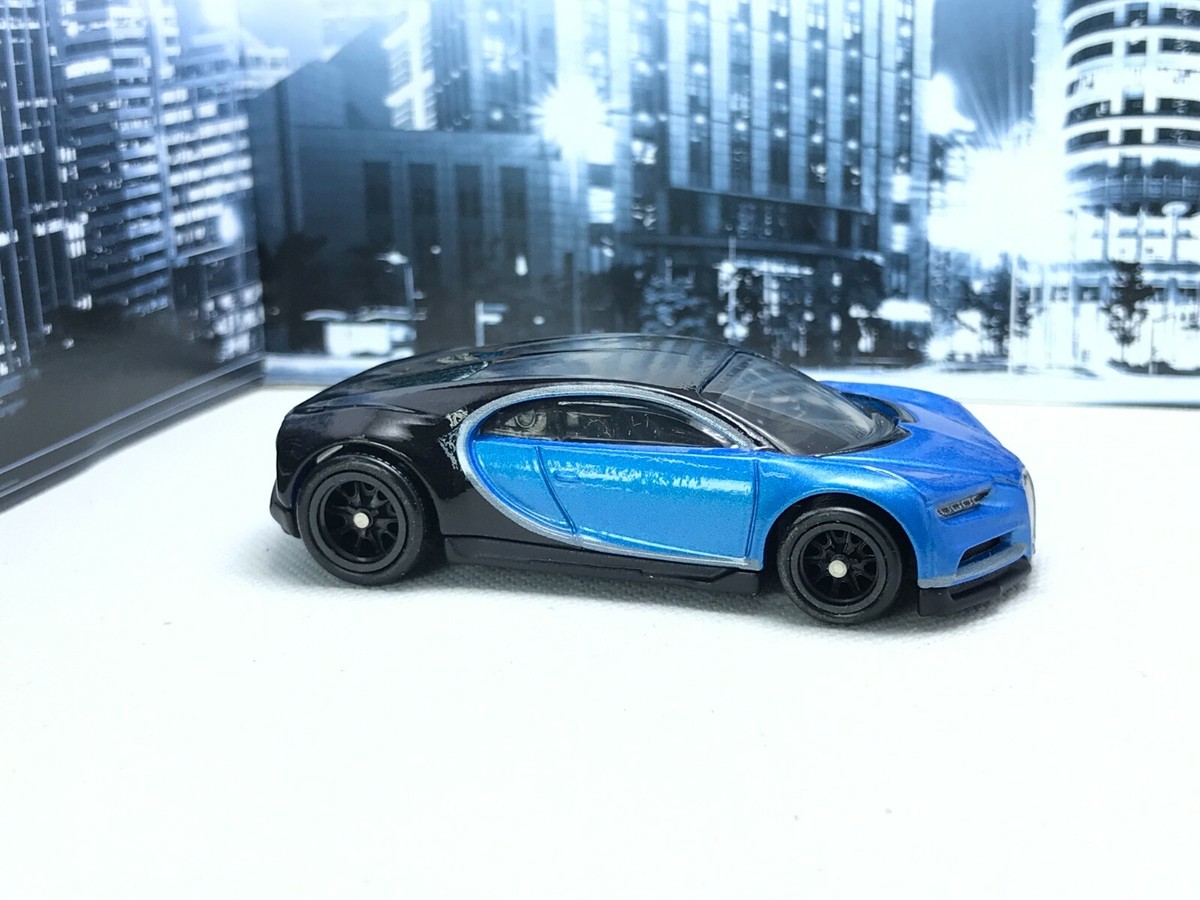 2022 Hot wheels Premium Diorama Garage, '16 Bugatti Chiron Loose - Main Image
