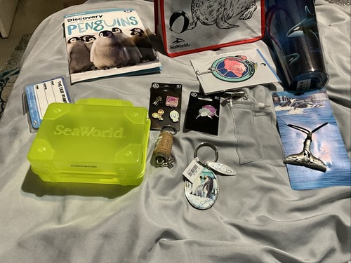 SEAWORLD REUSABLE BAG,BUNDLE NECKLACE, SHIRT PINS, KEYCHAIN, POUCH,PLUS MORE NEW - Picture 6 of 24