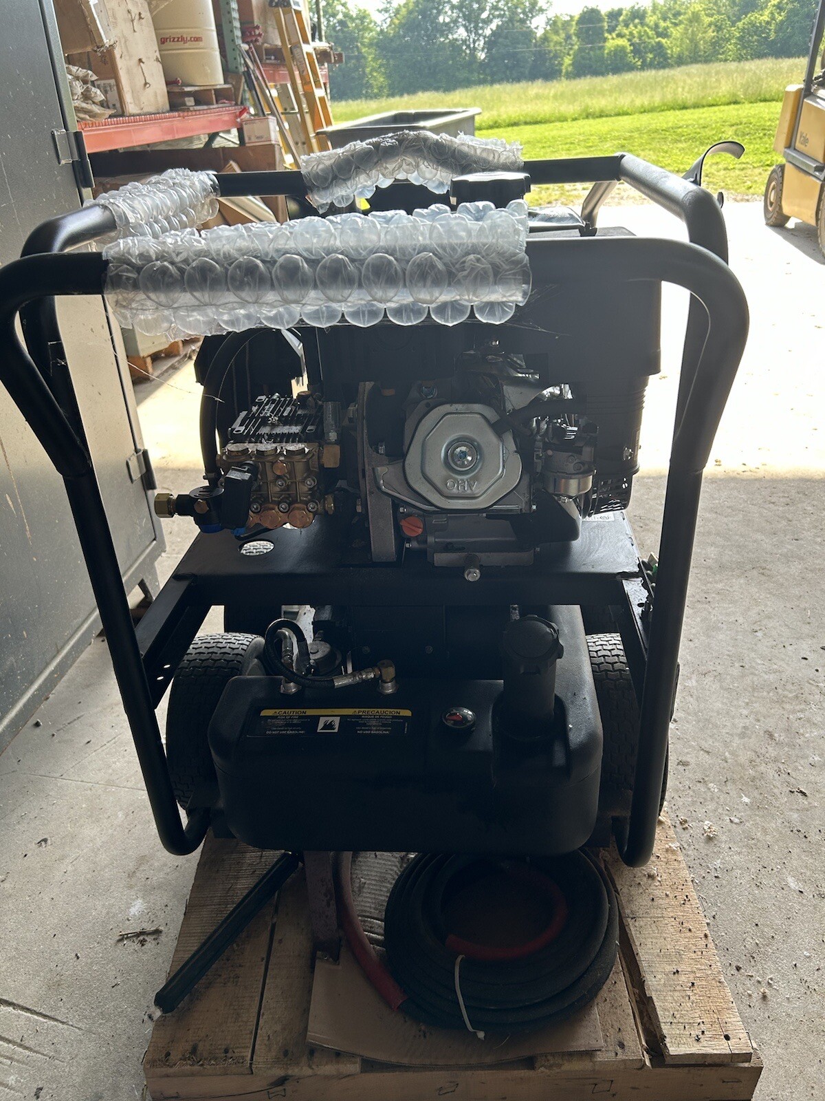 MI-T-M GH-3504-0EGM Pressure Washer, NEW Open Box