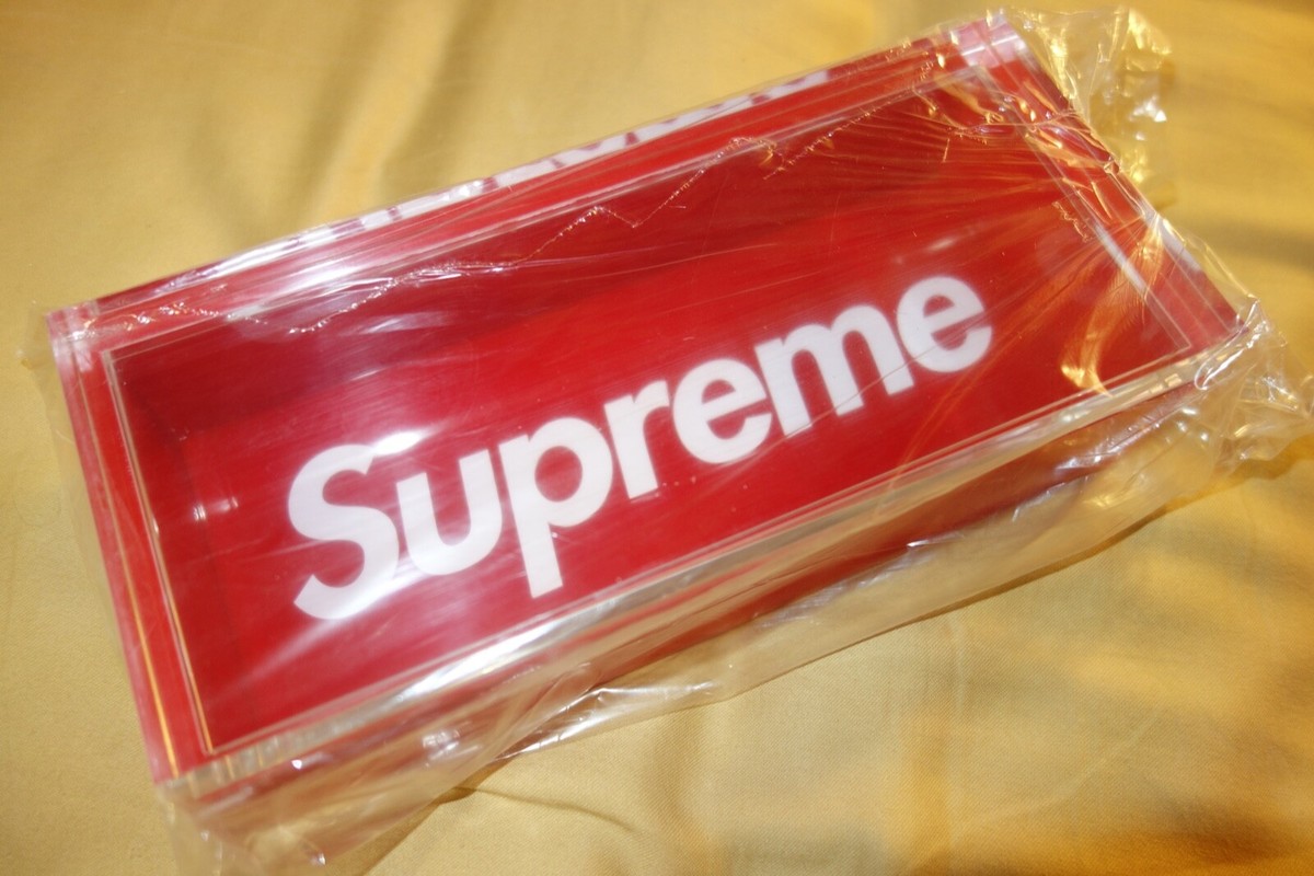 Supreme Fall/Winter 2016 