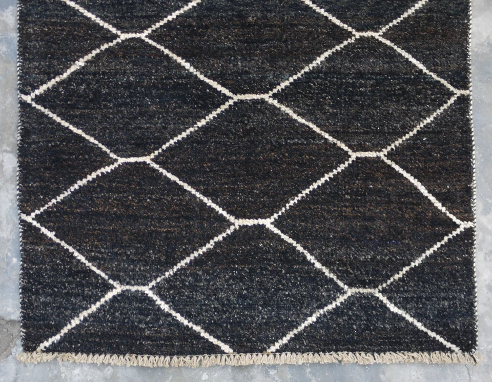 Auténtica alfombra de corredor marroquí de lana tinte natural anudada a mano de 2'7" x 10'1" ft Foto 3 de 3