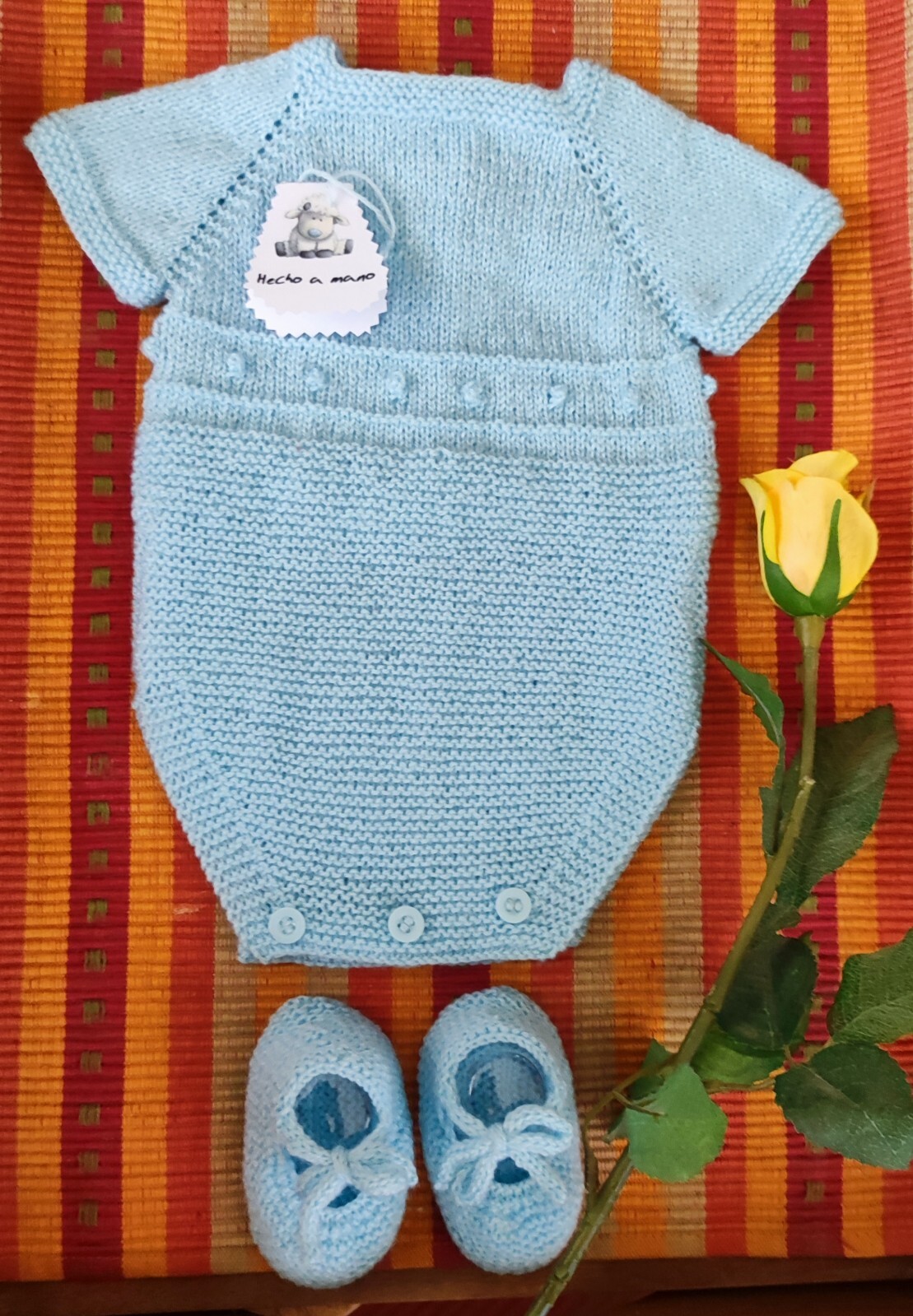 Conjunto de punto para bebé Ranita y zapatos. 0-3 meses. Hecho a mano