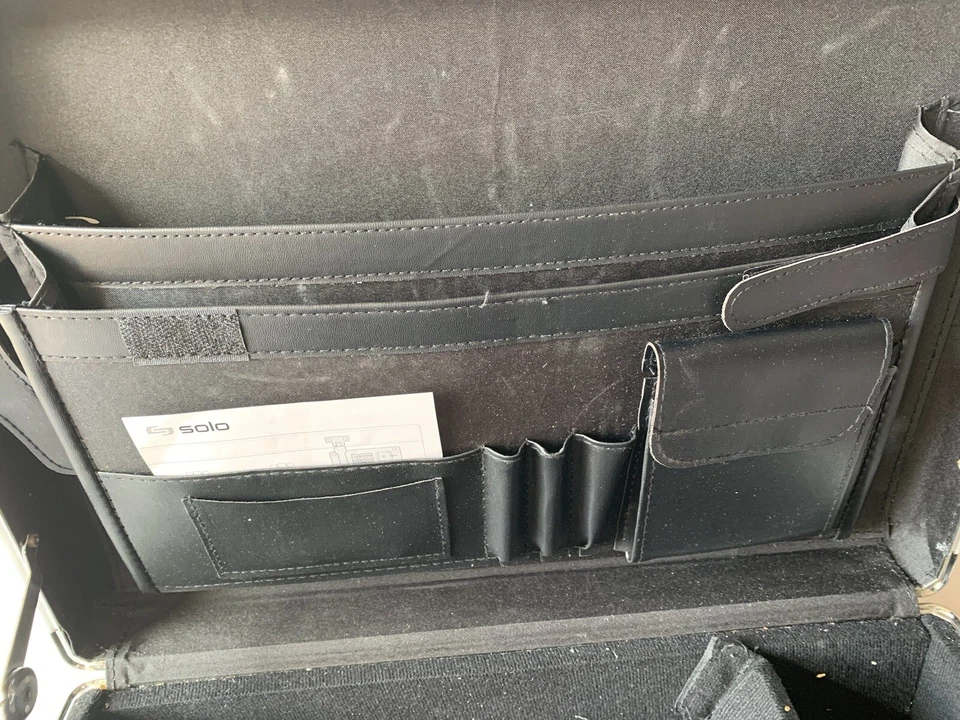 Maletín acolchado Solo Fifth Avenue Attache de aluminio vintage Foto 4 de 4