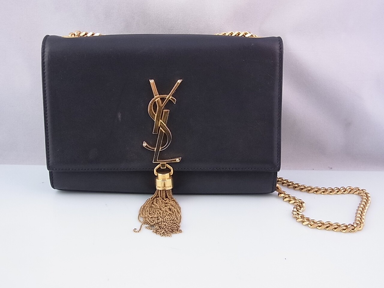 Borsa a tracolla Saint Laurent Pompom Kate borsa in pelle nera manico a catena oro