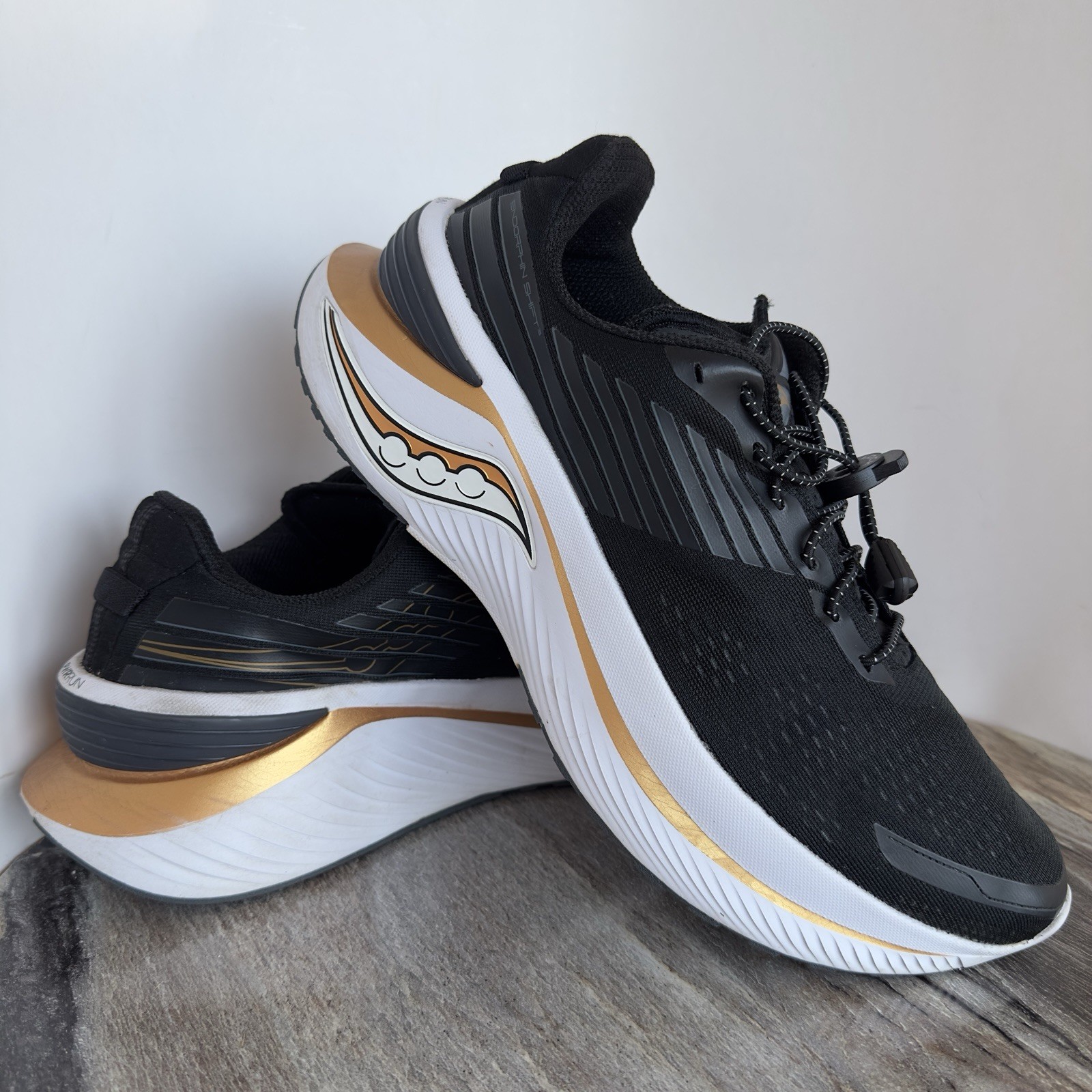 Saucony Hombres Endorphin Shift 3 Talla 10 Negro/Dorado Zapatos para Correr Caminar Correr