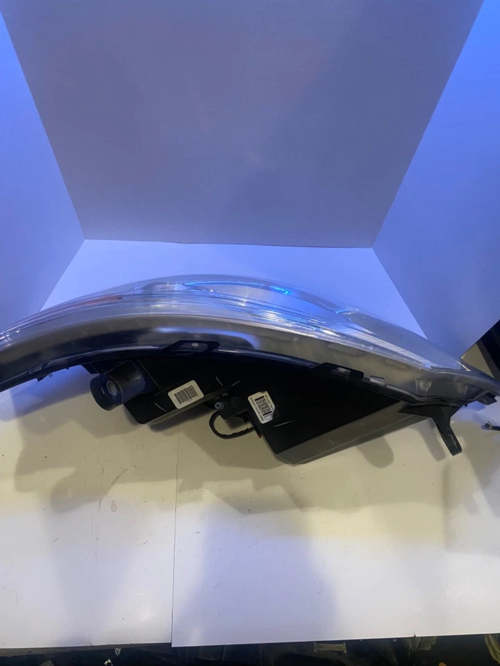 Левая галогенная фара в сборе для Volkswagen Routan 2009–2014 годов выпуска - Изображение 3 из 4