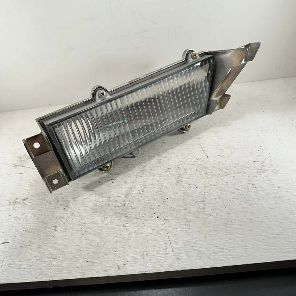 New OEM D3MB15A205AB Ford 1973-75 RH Turn signal Parking Light Assembly Bronco - Image 3 of 4