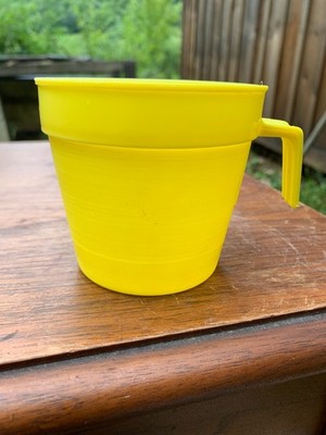 Vintage Westbend Yellow Travel Cup Hook Handle Single Cup Plastic