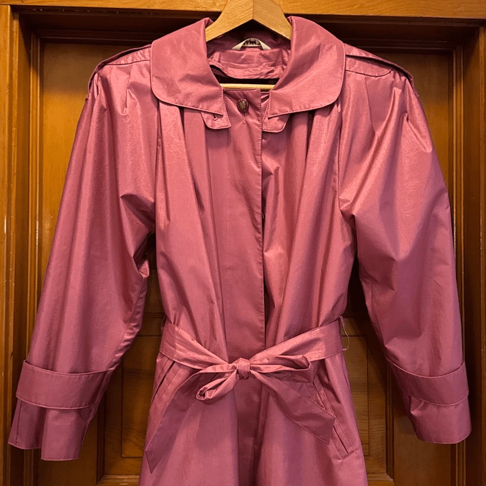 Abrigo de lluvia largo British Mist vintage rosa brillante para mujer 9/10 Foto 2 de 4