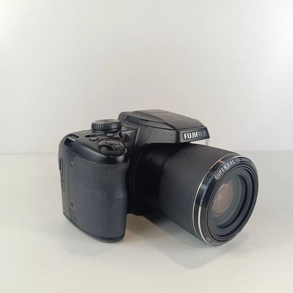 Fujifilm Finepix S8200 16.0MP 40x Superzoom Digital Camera Fujifilm Bridge Cam - Image 3 of 4