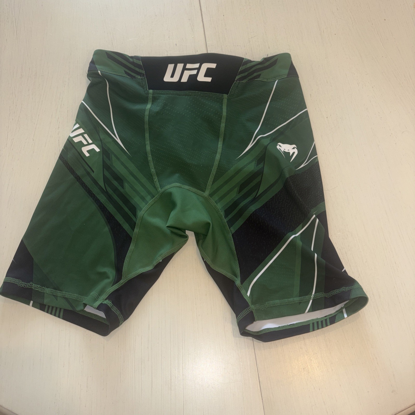 UFC Venum Official Fight Shorts Green Size Large MMA Fight Shorts