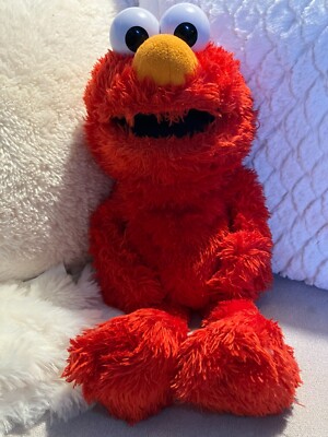 Sesame Street Elmo Love to Hug Bilingual Talking Singing Interactive Plush Toy