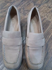 Crown Vintage tan shoes leather womens size 7.5 2" heels