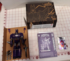 Transformers Generations Selects Cyclonus and Nightstick New Opened Box