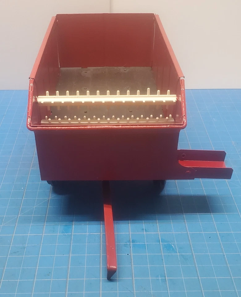 Ertl Red IH Forage Wagon 1/16 Custom - Image 3 of 4