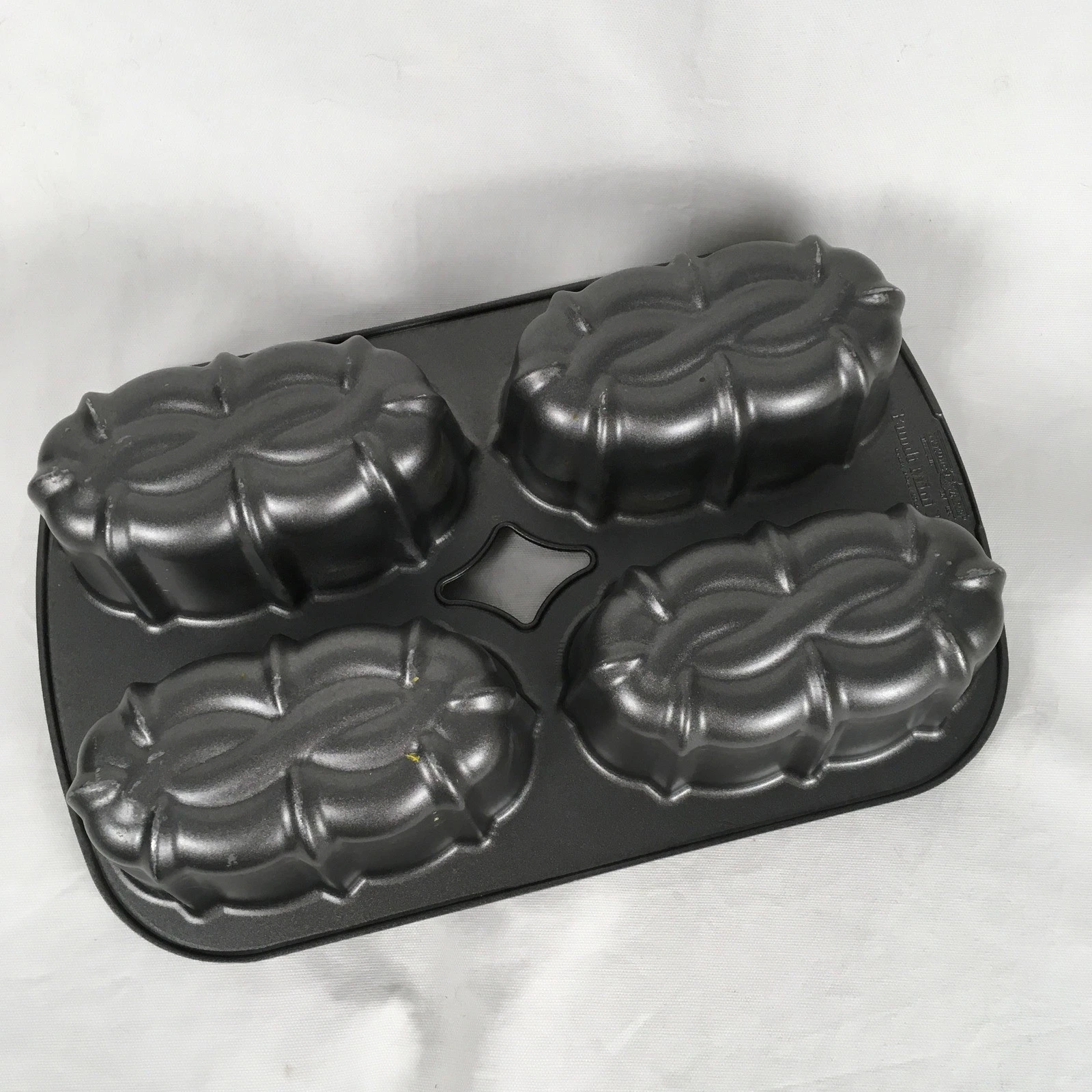 Nordic Ware 4 Mini Bundt Loaf Pan Mold Heavy Cast Aluminum Bakeware
Opens in a new window or tab