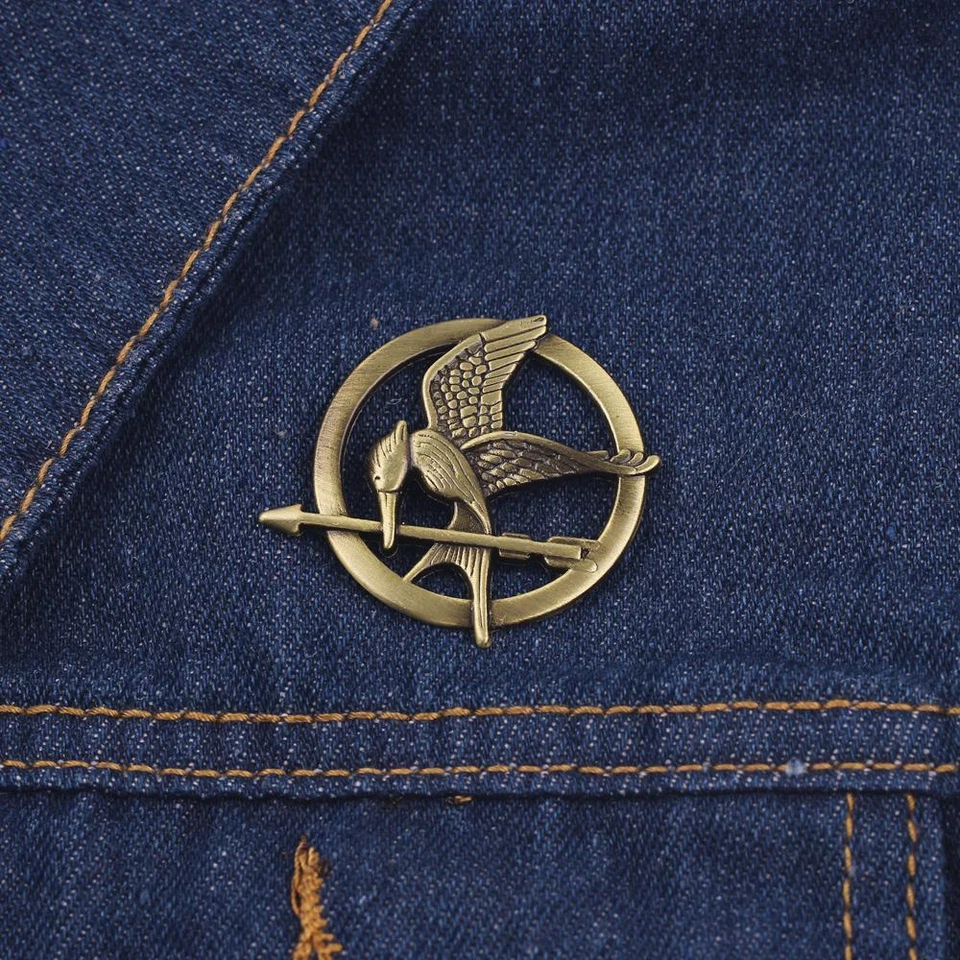 New Hunger Games Mockingjay Logo Brooch Alloy Pin - Gold Colour - Image 4 of 4