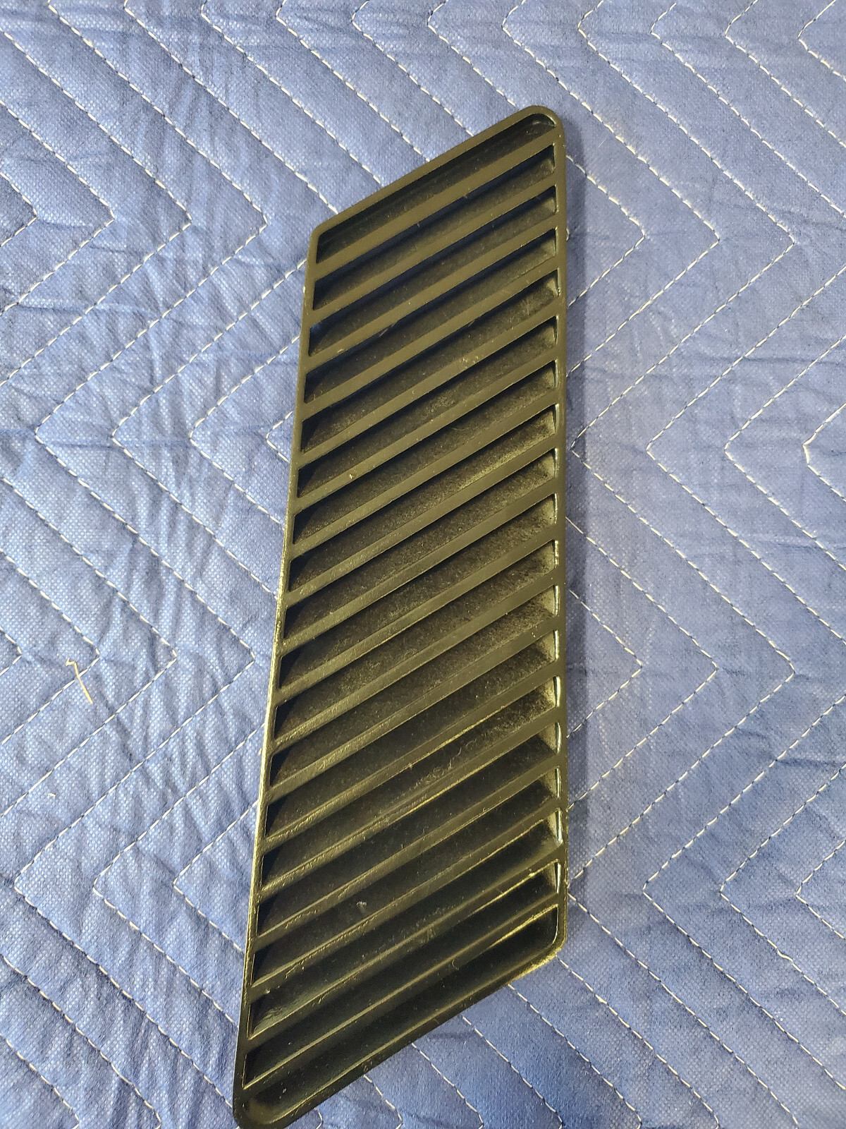 Ferrari 365 GT 2+2 Front Wing Grille  P/N 2518665106