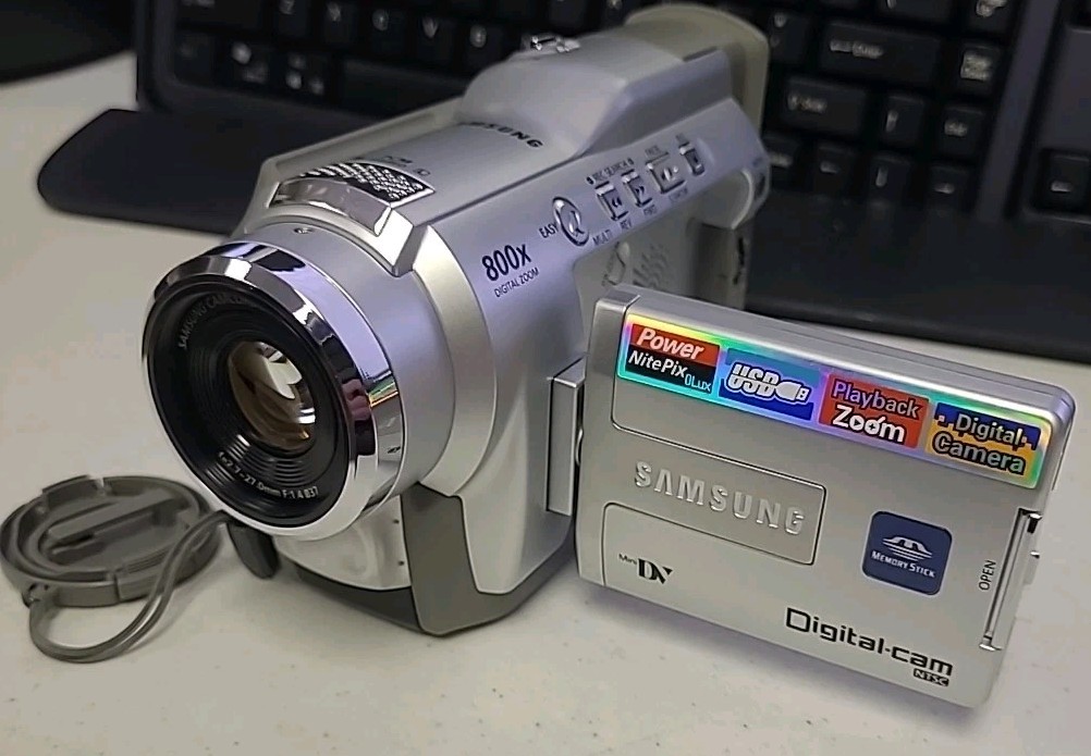Scd23/d24 With 2 Batteries And Charger Read Disc