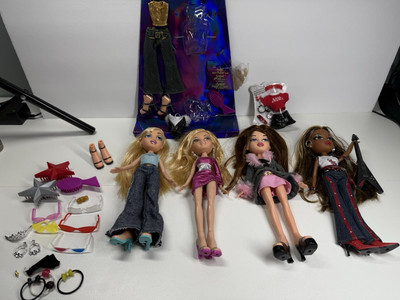 Lot Of 4 2001 Bratz Dolls With Clothing Accessories Close Rock Angel Sasha Dana