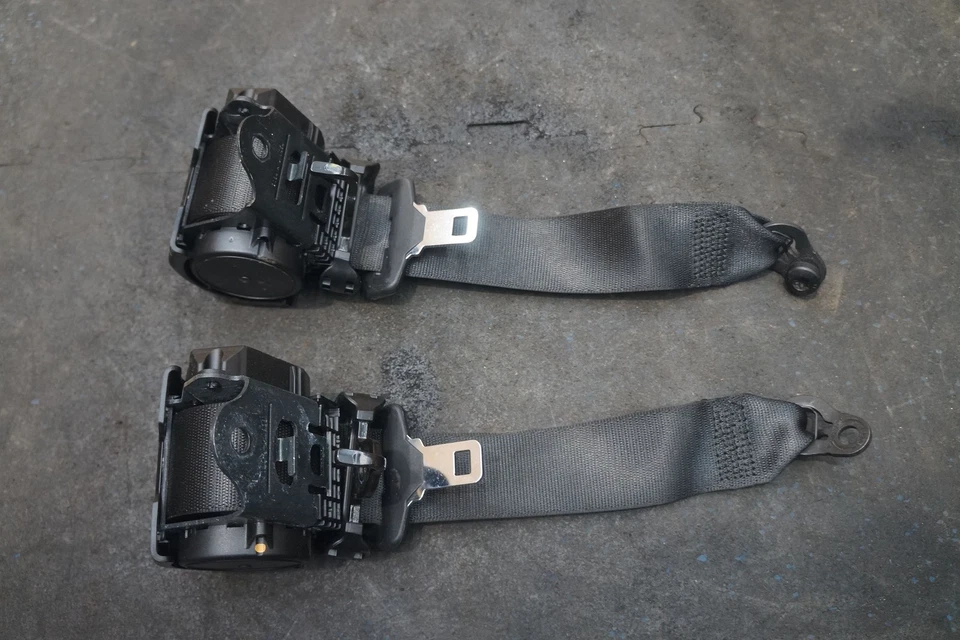 Juego 2 retractores de cinturón de seguridad trasero derecho derecho convertible 72117293060 BMW M4 F83 2016 F33 Foto 2 de 4