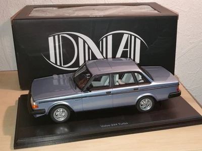 1:18 VOLVO 244 Turbo * Farbe: Light Blue * DNA NEU in OVP * Sehr Selten - Bild 1 von 4