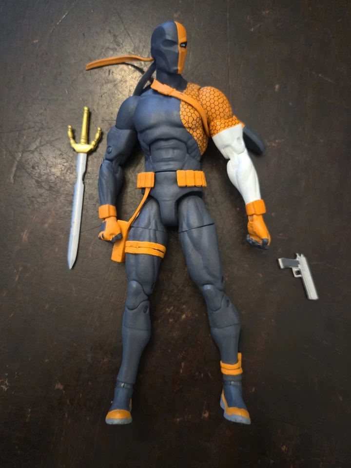DC Essentials Deathstroke 7" Action Figure DC Collectibles w/Hand Gun And Sword  Foto 2 de 4