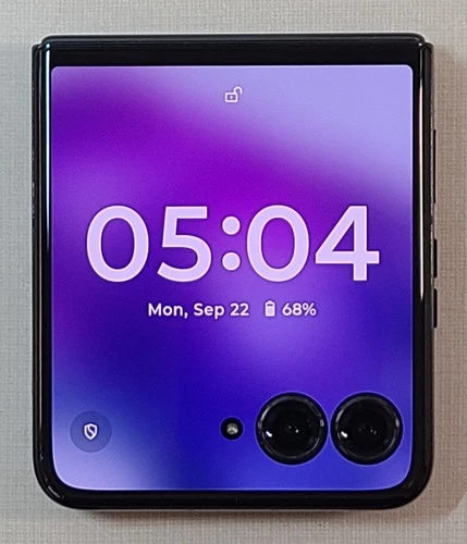 Motorola Razr Plus 2024 - UNLOCKED - 256GB Black XT2451-2 - VERY GOOD Condition