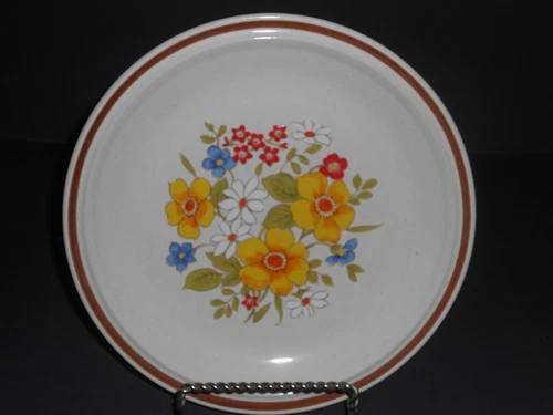Hearthside Casual Elegance Stoneware Bordeaux Salad Plate Japan 7 3/4 Floral 
