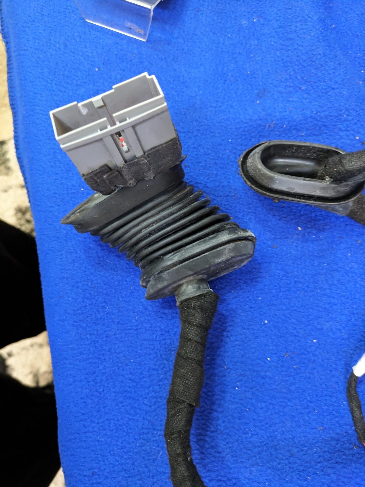 Bentley Continental Flying Spur 2010 Rear Left Door wiring harness