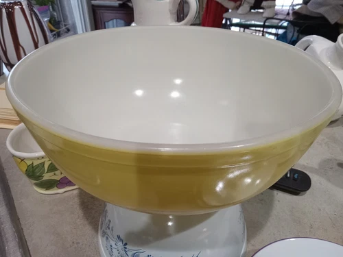 Vintage Pyrex YELLOW Primary Nesting Bowl 4 Qt 10"