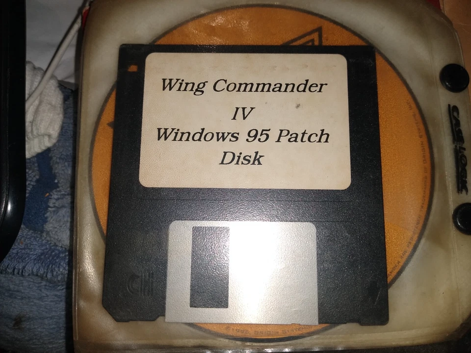 Wing Commander IV The Price of Freedom PC Game Book of CD's and Manual 1990's - Image 2 of 4