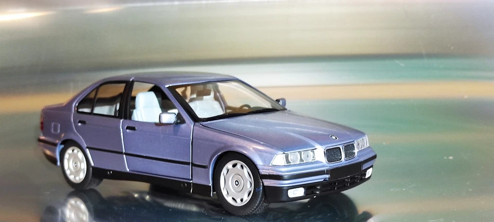 1/18 UT Models 1992 BMW Serie 3 E36 Berline Sedan Voiture Collection No E30 E46 - Photo 3/4