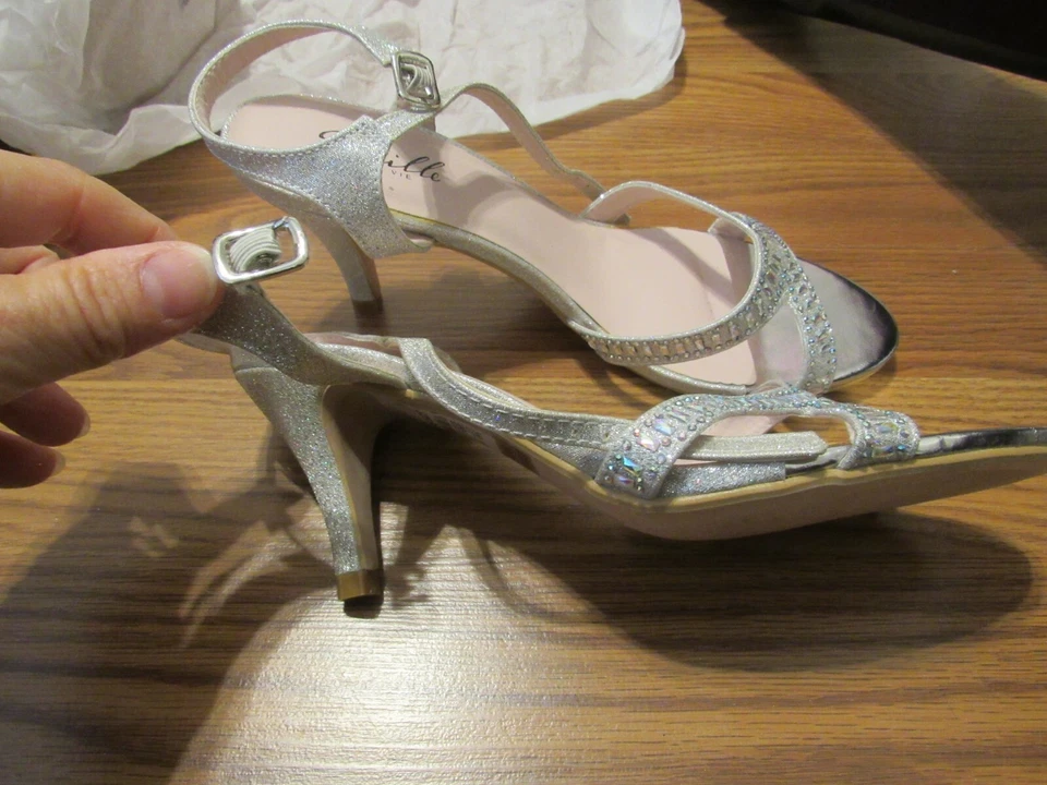 CAMILLE LA VIE, MUJER NUEVO PLATEADO HECHO POR EL HOMBRE 2.5" TACÓN NOCHE ESTRÁS TALLA 7.5 Foto 3 de 4