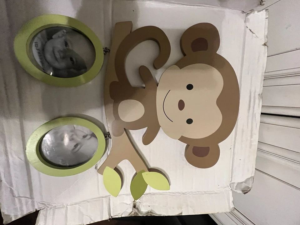 Mono decorativo marco pared bebé koala 2 en 1. Embalaje rasgado. Foto 2 de 3