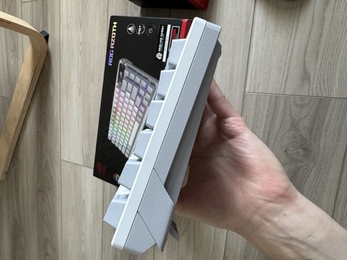 ASUS ROG Azoth 75% Wireless and ROG Keris Wireless and white replacement panel - Photo 4/10