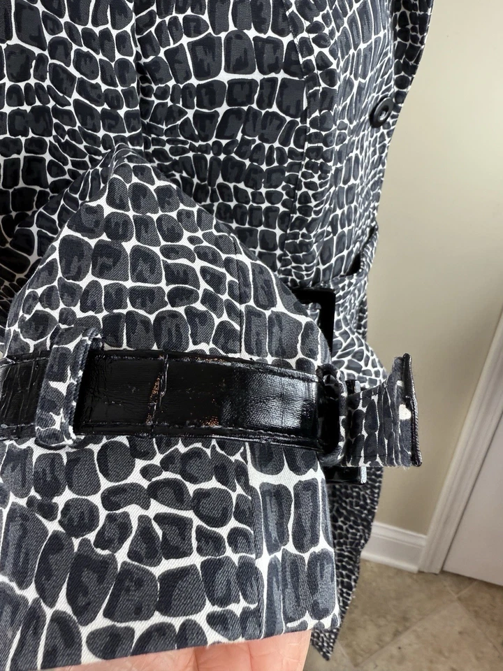 Gabardina con estampado de cocodrilo Worth Foto 4 de 4