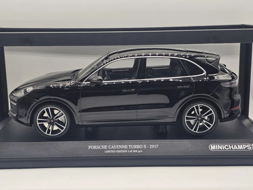 Porsche Cayenne Turbo S 2017 Nero 1:18 Minichamps In Box - Immagine 2 di 4