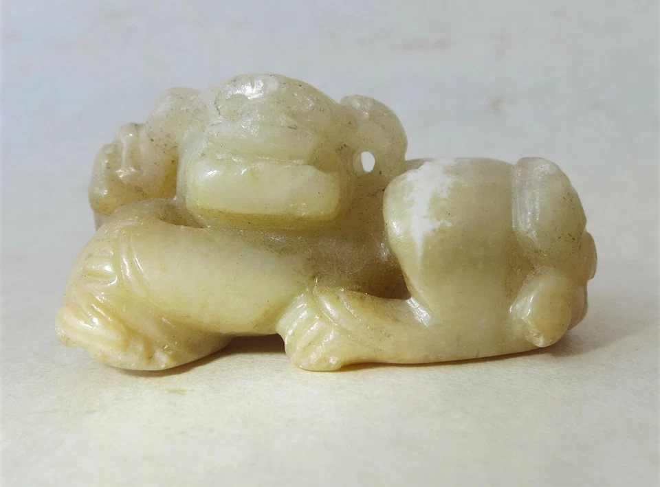 Dos colgantes antiguos de jade chino de animales Foto 2 de 4