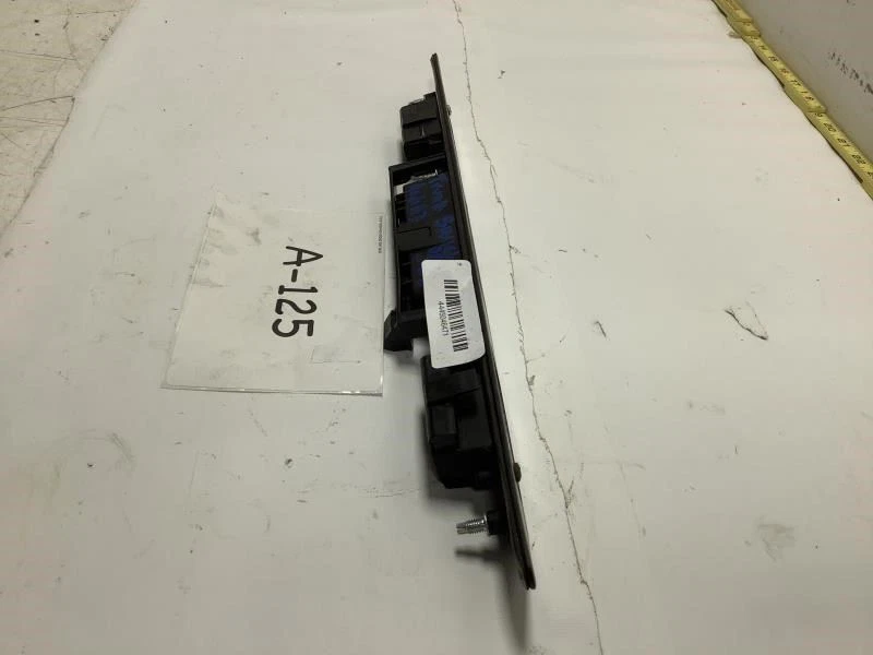 AUDI A3 2.0T 2006 puerta trasera maletero acabado panel agarre mango matrícula lámpara Foto 3 de 4