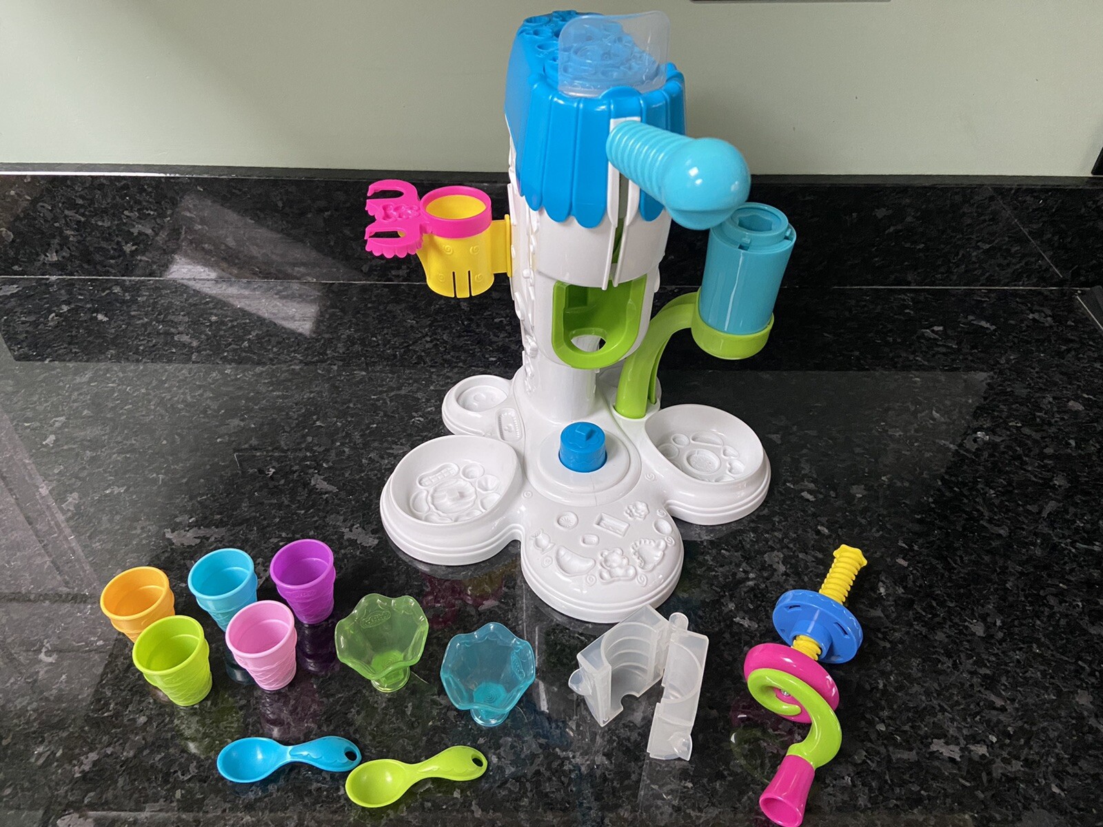 play doh perfect twist ice cream maker