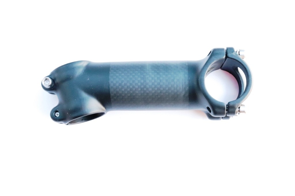 Potence Vélo Aspect Carbone 31,8mm - Longueur 70-110mm - Angle 17 Potence Vélo Aspect Carbone 31,8mm - Longueur 70-110mm - Angle 17