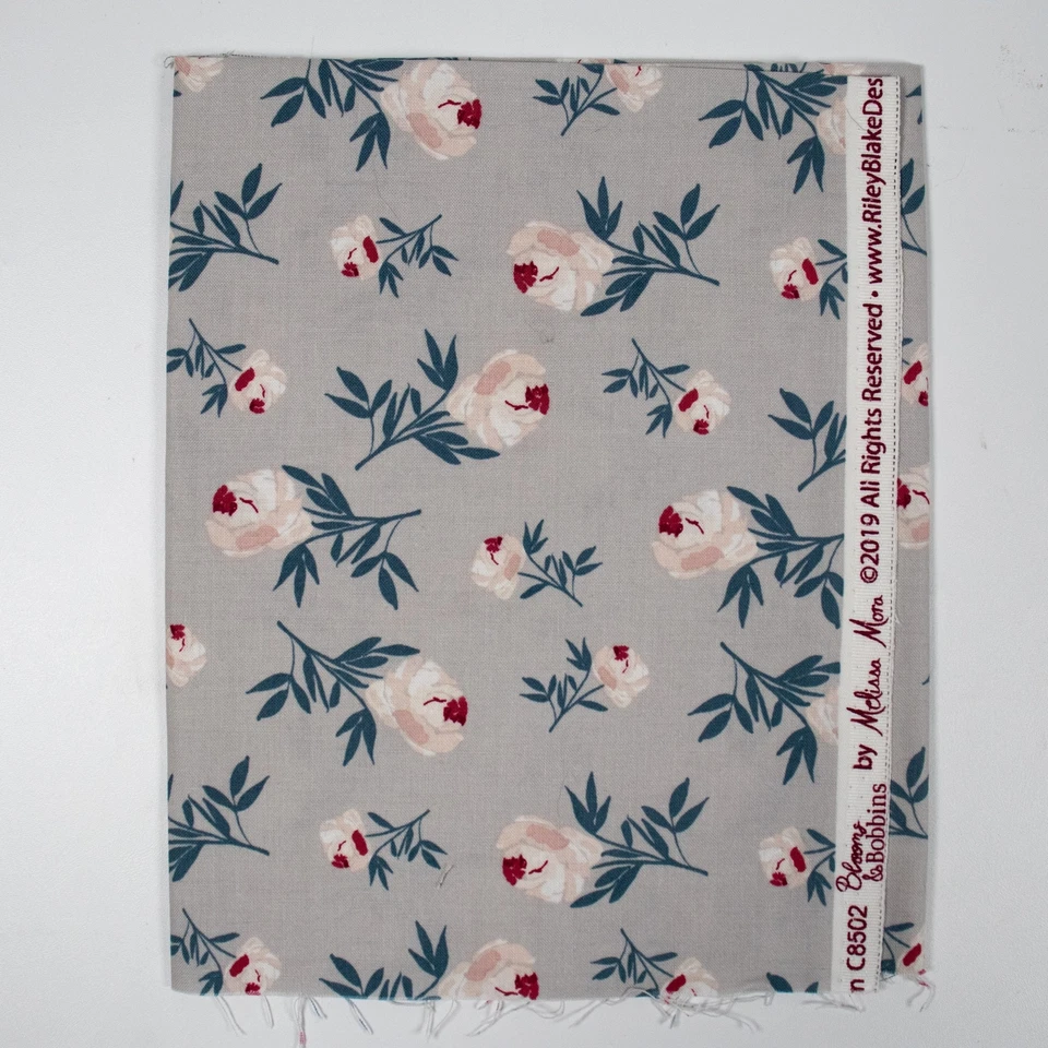 Tela acolchada de algodón con cuarto de grasa Blooms & Bobbins Melissa Mora flores grises Foto 2 de 3