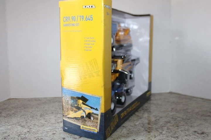 New Holland Harvesting CR9.90 Combine T9.645 Tractor Cart & Truck 7 Pc Set 1/64 - Image 3 of 4