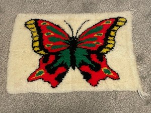 Vintage Handmade Latch Hook Butterfly Rug Wall Hanging Shag 21x30" Boho READ