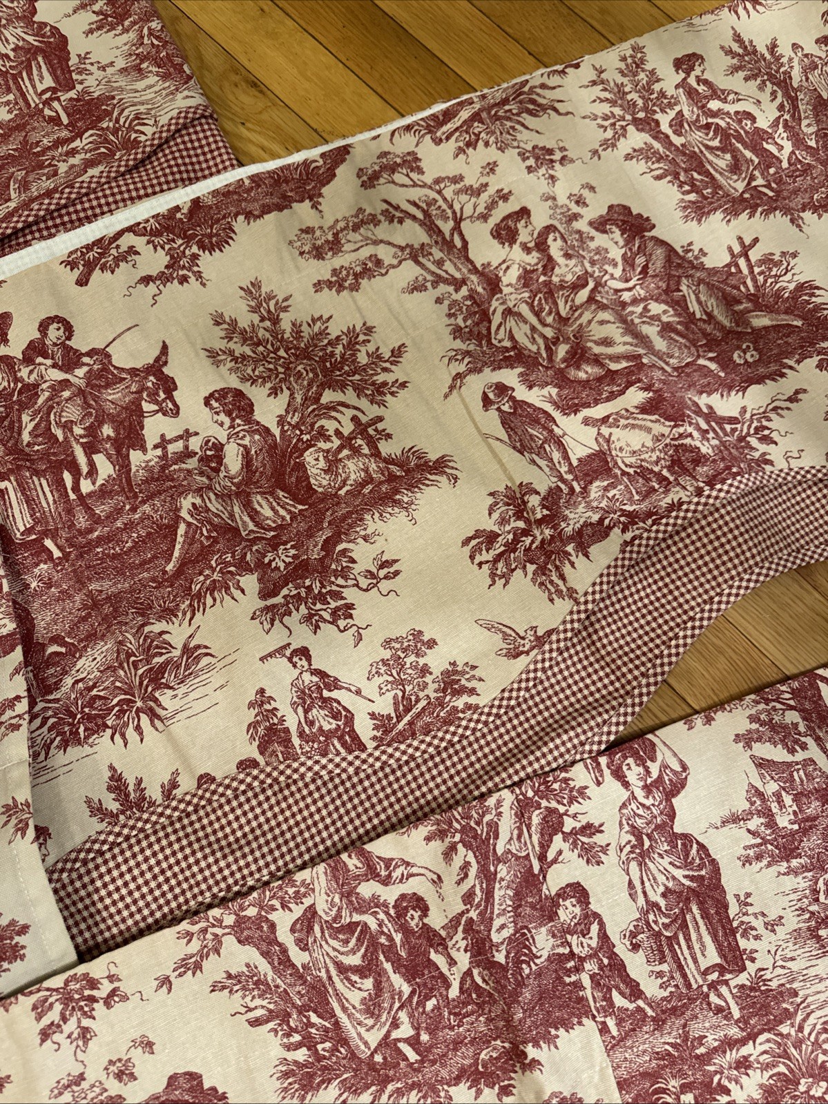 LOT OF (4) WAVERLY CLASSICS VALANCES RED TOILE French Country LIFE EUC! 17 X 76”