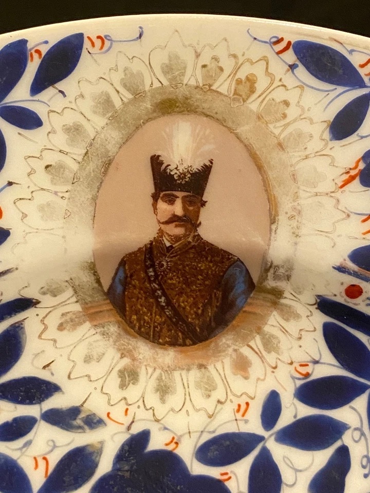 Antigua porcelana persa de Oriente Medio pintada a mano - Rey Qajar y Primer Ministro Foto 3 de 4