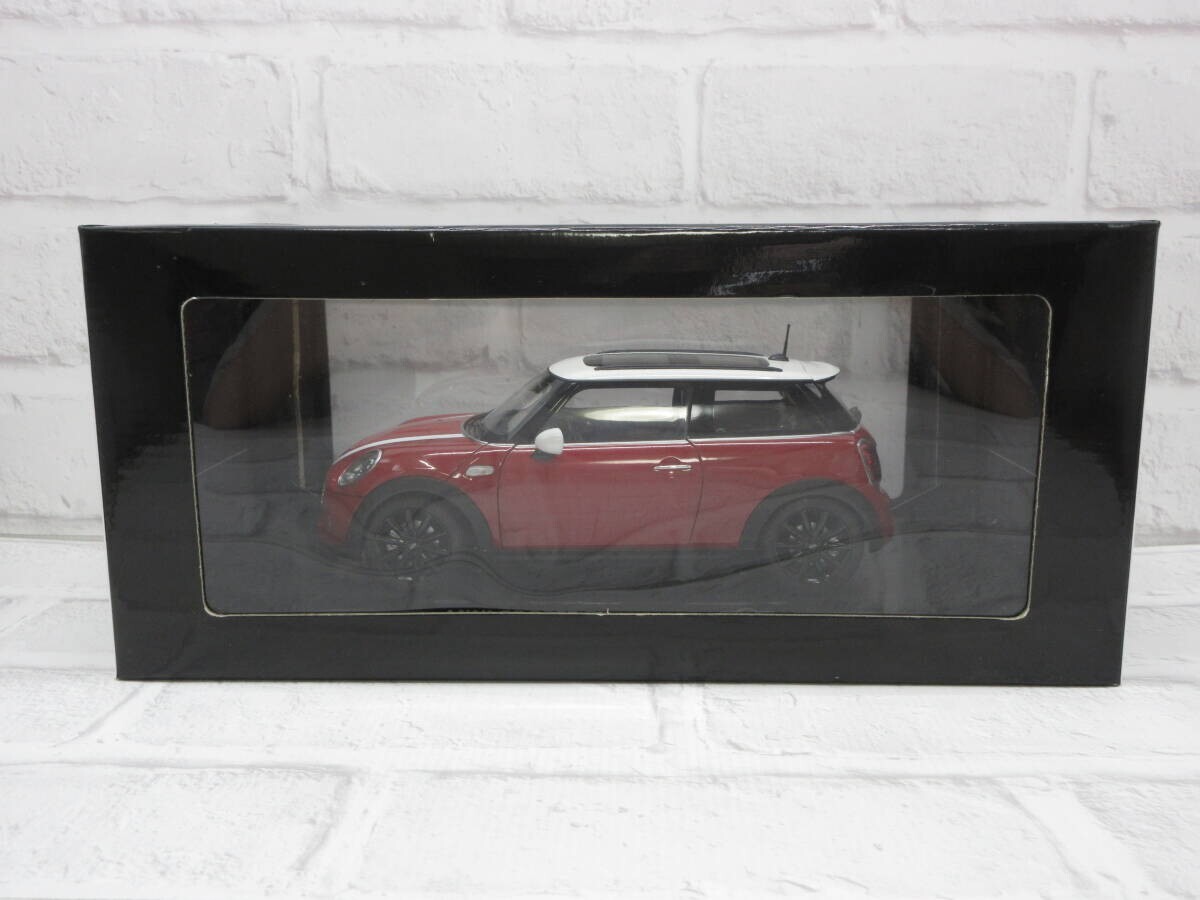 1:18 MINI Mini Cooper S Red x White Dealer Authentic Model